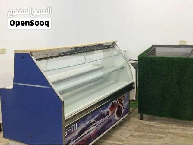 محل خضرة وفواكه للبيع عدد 6 طاولات وثلاجة عرض