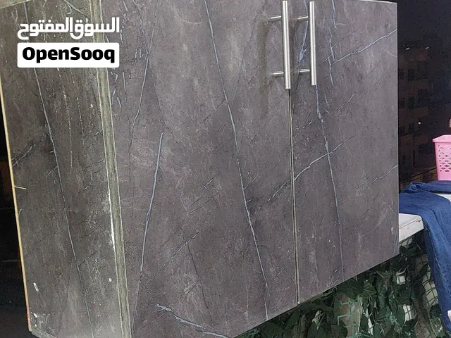 خزائن تعليق مكتب او مطبخ بحالة جيدة