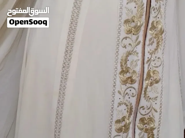قفطان لون بيج مع تطريز ملوكي