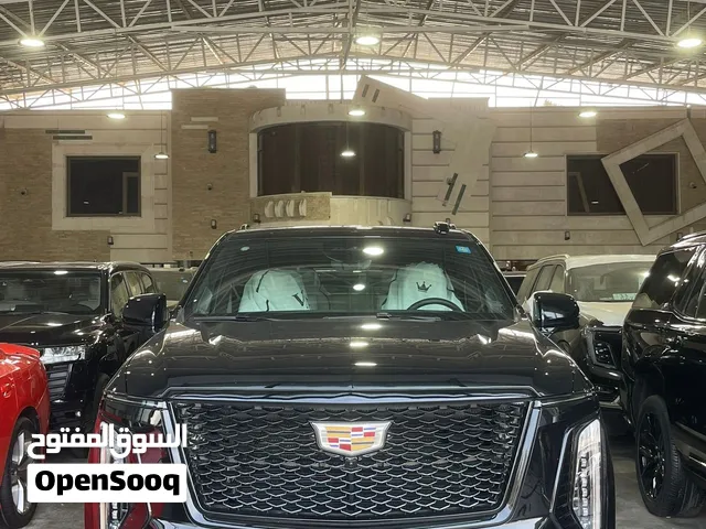 كاديلاك اسكاليد 2025 / اعلى مواصفات 1/1 / عداد 3000 فقط / السعر 225 مليون