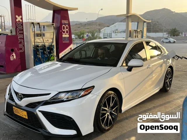 تويوتا كامري 2021 للبيع قابل بشي بسيط