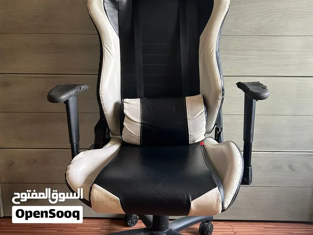 كرسي جيمنج FANTECH Gaming Chair أسود وأبيض – مستعمل – 20 دينار