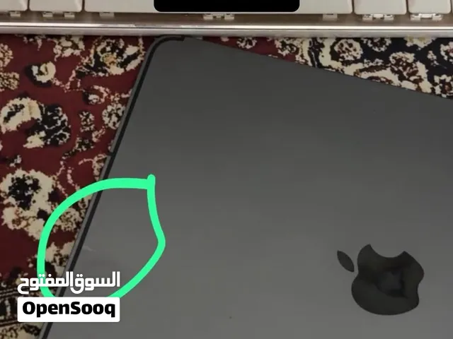 آيباد برو 11 إنش مستعمل بسعة 64 جيجابايت وشاحن من أبل