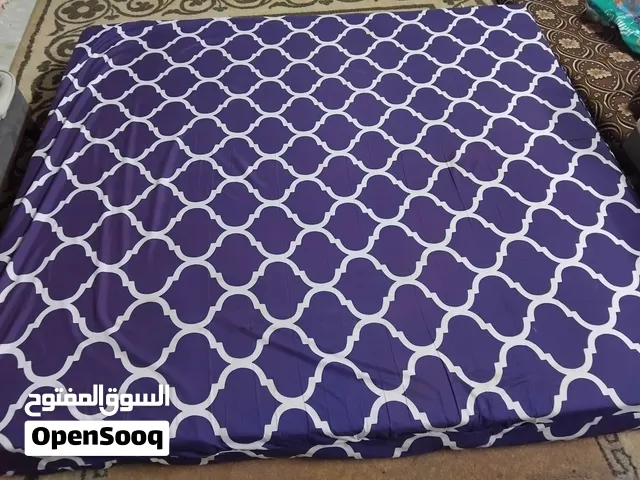 فرشة تخت مجوز مترين ب متر و75شبه جديده ضغظ ممتاز السعر 25