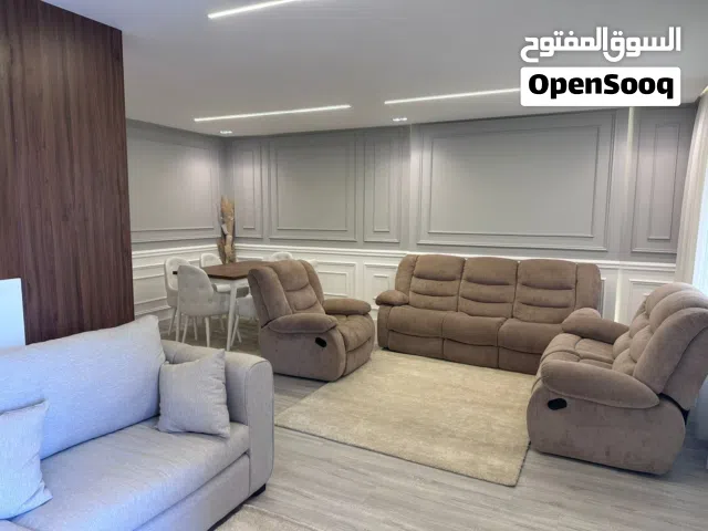 شقه للايجار المفروش بأقوى لوكيشن بالرحاب  فرش اول استخدام