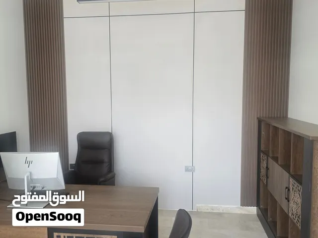 مكتب جاهز  للبيع  في صلاله لم يستخدم بسبب الظروف
