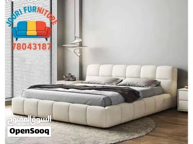 سرير بتصميم أوروبي جديد مع مرتبة ذات وسادة علوية واحدة، أحدث تصميم لعام 2026. يُصنع حسب الطلب وجاهز