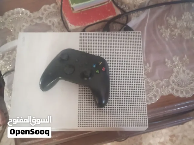 جهاز إكس بوكس ون إس (Xbox One S) للبيع بحالة ممتازة جداً وشغال بدون أي مشاكل.