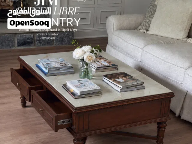 طاولة صالون بادراج و سطح رخام جديدة