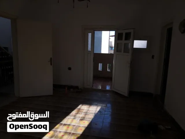 شقة الايجار عيلة او عنصر نسائي في عمارات شارع السيدي دور ارضي مقابل مستشفي شارع الزاوية
