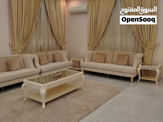 فيلا راقيه ونظيفة بموقع متميز  للايجار اليومي صحنوت الشمالية قريبه من السعادة متاحة من تاريخ 19 / 8