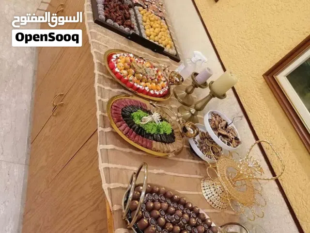 حلويات مع خدمة ضيافه