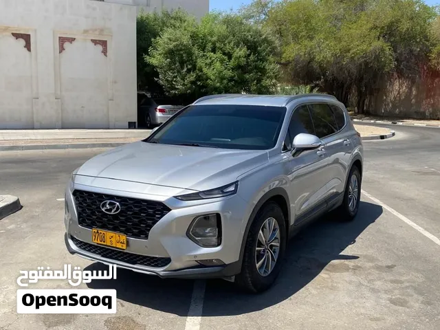 هيونداي سنتافي 2020 فضي مستعملة بمواصفات خليجية مع أنوار نهارية وجنوط