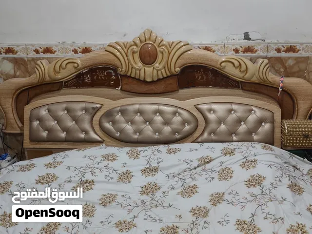 غرفه نوم خشب ماليزي نظيفة جدا سعرها 500 الف وللشراي بيها مجال