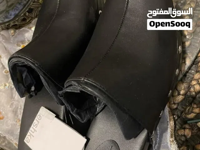حذاء كلوغ نسائي من بيرشكا جديد