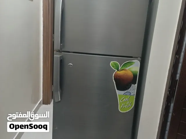 تلاجه للبيع محتاجه كمبرسور 50 ريال نضيفه من الداخل