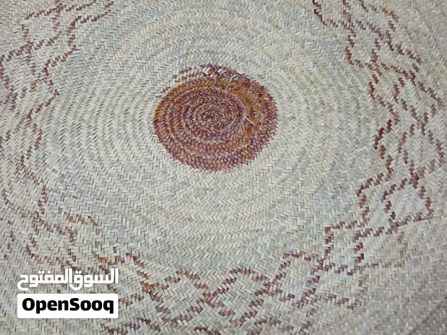 سجادة سعف نخل دائرية شغل يدوي بحالة ممتاز شغل منزلي/الشغل طول فوق 5اسبيع وكم يوم
