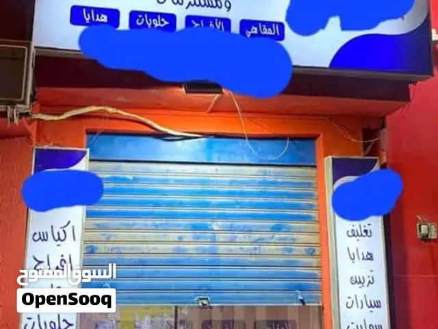 لافتة وفترينة للبيع بسعر ممتاز