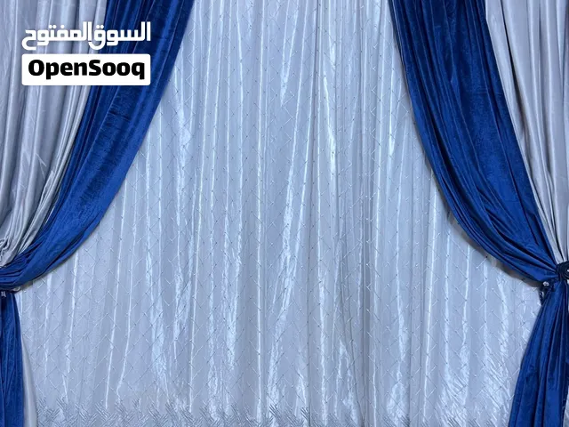 برده مسرح قياس مترين ونص العرض ارتفاع تلاثه الى ربع لون نيلي ورصاصي قماش اصلي مقدف تور الاصلي