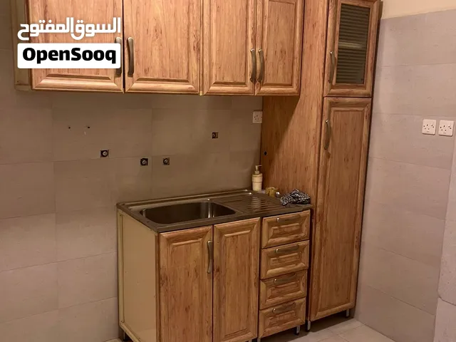 مطبخ ومدخنه وسندوش بنل وحوض مجله وكيربي نظيف