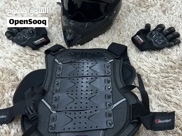 لو خذيتها العده كامله لك سعر خاص الخوذه مع النضاره مع القفاز مع حمايه الصدر وضهر بلون اسود الفخم