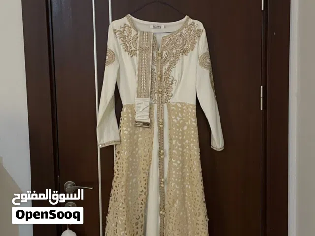فستان للبيع فقط