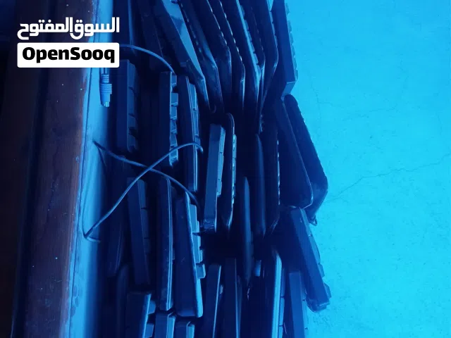 لوحة مفاتيح الكمبيوتر مستعمله نظيفه