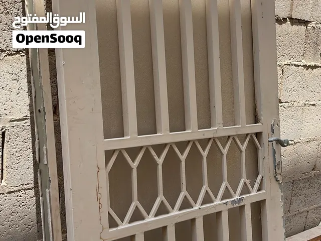 للبيع باب حديد مع فريم مستعمل بسعر 25 دينار
