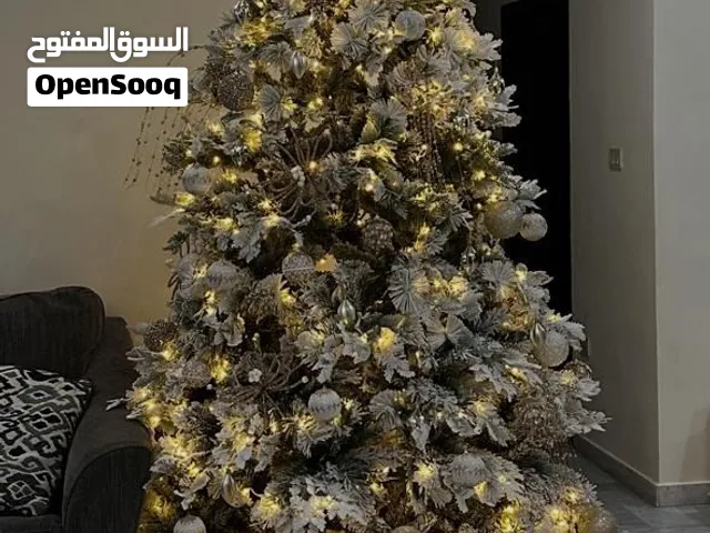 شجرة كريسماس ثلجية للبيع. نوعية وجودة ممتازه.