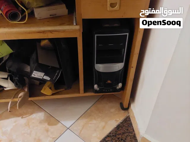 ترابيزة كمبيوتر خامة ممتازة بحالة ممتازة