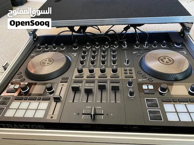 Traktor Kontrol S4 MK3 DJ Controller