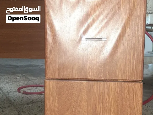 ميز مكتبي مستعمل