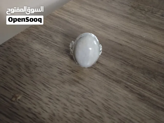 حجر ليشم لبيض لمعروف في طاقه اجابيه ومريحه
