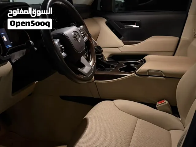 تويوتا لاند كروزر 2022 GXR اس يو في بألوان أزرق ومواصفات خليجية مع تأمين شامل