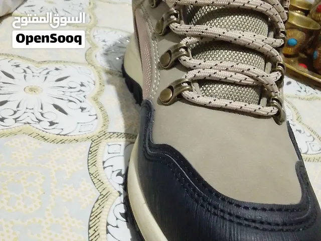 بوت بسعر لقطه