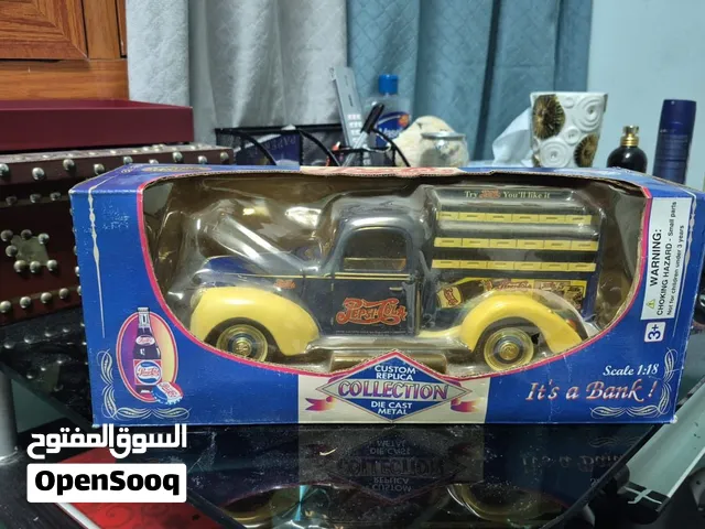 سياره للبيع مجسم علا شكل سياره كلاسيكيه