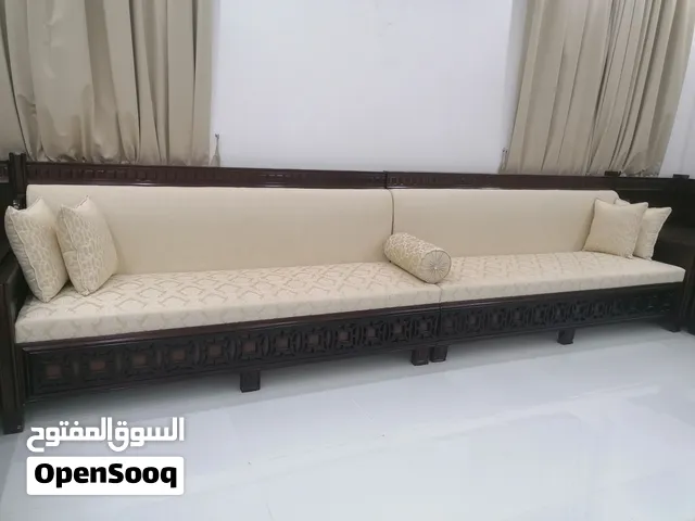 مجلس عربي نظيف جدا كالجديد تماما ..