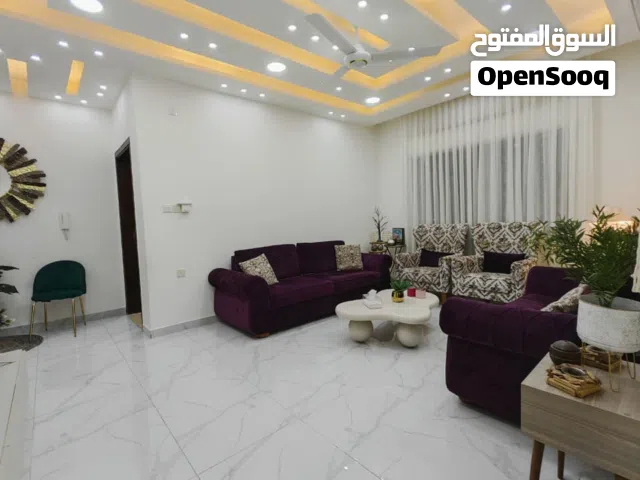 شقة للبيع في الخامسة على الشارع الرئيسي بعد دوار السلال إطلالة بحرية دائمة