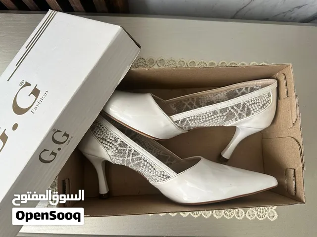 كعب ابيض ، السعر الاصلي 15