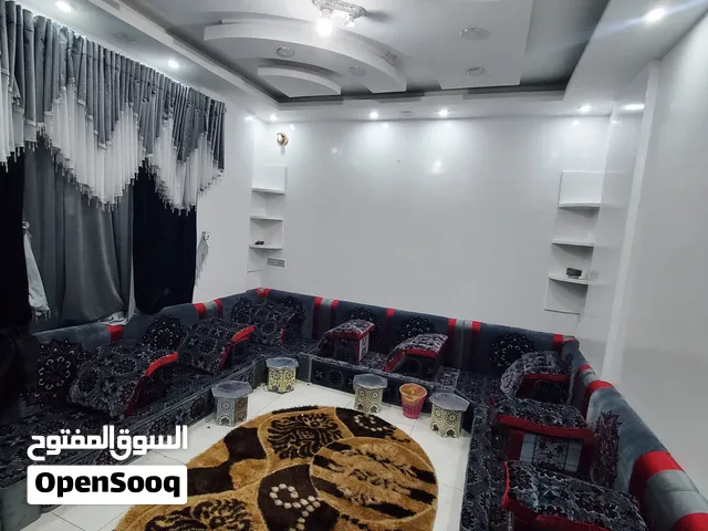 شقه مفروشه دور اول فراش جديد متكامل في حي الاندلس خلف مستشفى ازال الجديد جنب شارع الستين  حي راقي جد