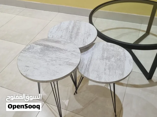 طبله وسطيه مع جانبيه نضيفه جدا مع مزهريتين هديه