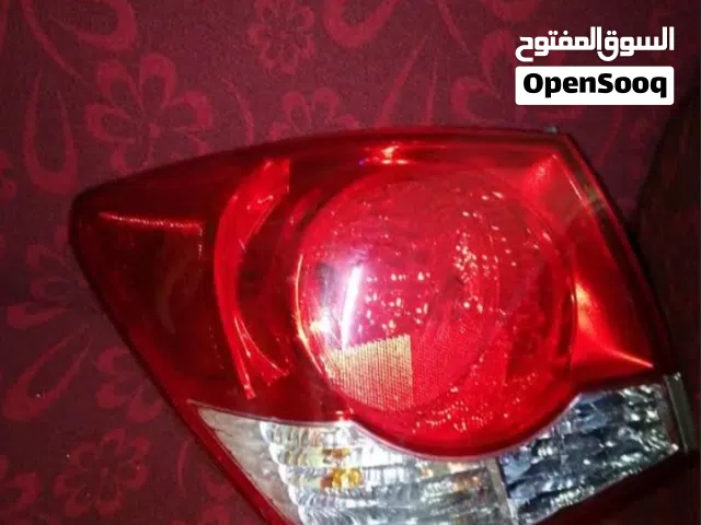 فانوس خلفي يسار شيفروليه كروز (رفرف) 2010 - 2015 بحالة ممتازة