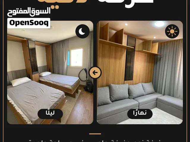 غرفة نوم شبابية من سريرين - تتحول إلى غرفة معيشة موفرة للمساحة
