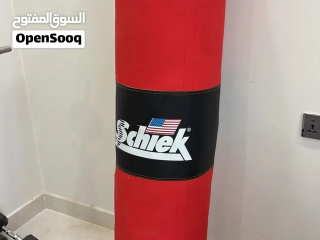 � كيس ملاكمة أصلي + قفازات – شبه جديد