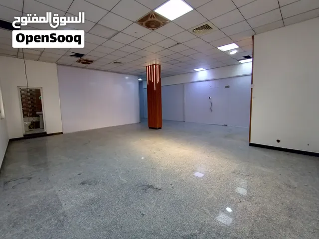 طابق تجاري 200 متر ع شارع عام للايجار في الجزائر يؤجر للشركات و المكاتب الرسمية موقع تجاري مميز