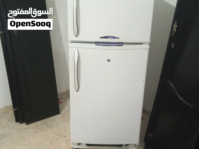 ثلاجه للبيع نضيفه وشغاله تبريدها ممتاز