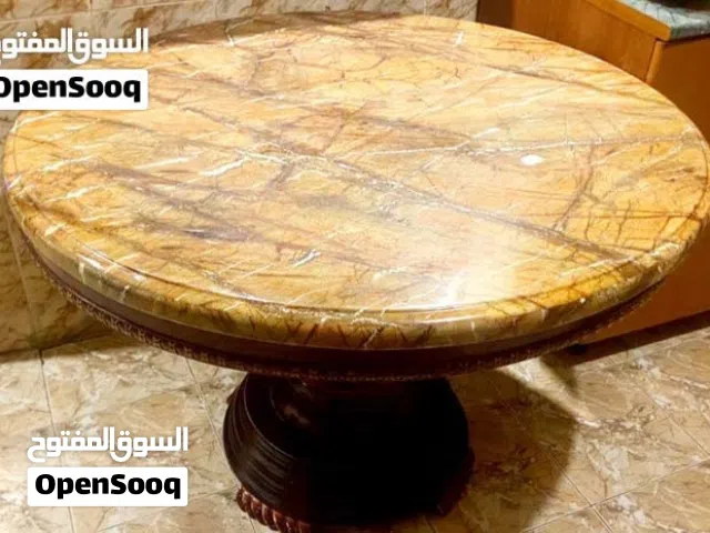 طاولة رخامية