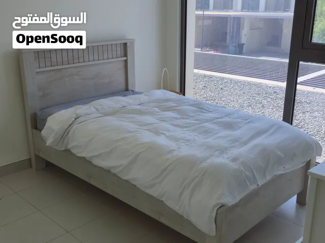 سرير مستعمل بحالة جيدة مع المرتبة