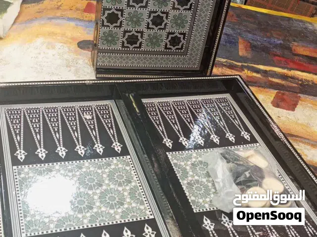 طاولة زهر صناعة مصرية رسمة صدف خشب مع احجار عضم قياس 60&60 متوفر  توصيل