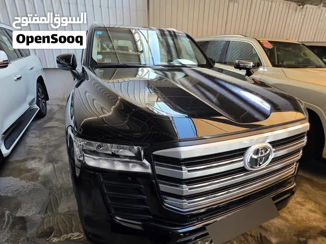 تويوتا لاندكروزر موديل 2023 وكالة ساز السيارة كفالة عامة  لوحات بغداد ((( ملاحظة: السيارة بنزين  )))